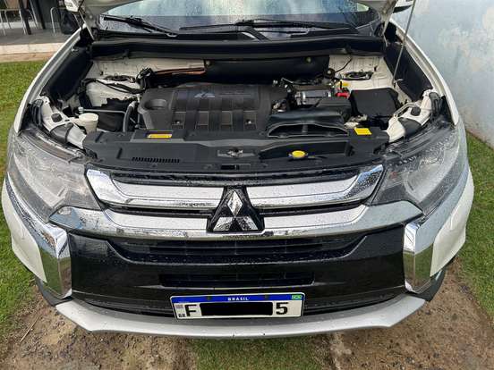 MITSUBISHI-OUTLANDER-2.2 4X4 16V DIESEL 4P AUTOMÁTICO MITSUBISHI-OUTLANDER-2015