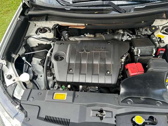 MITSUBISHI-OUTLANDER-2.2 4X4 16V DIESEL 4P AUTOMÁTICO MITSUBISHI-OUTLANDER-2015