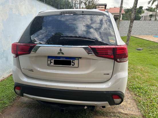 MITSUBISHI-OUTLANDER-2.2 4X4 16V DIESEL 4P AUTOMÁTICO MITSUBISHI-OUTLANDER-2015
