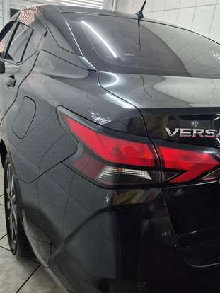 NISSAN-VERSA-2020