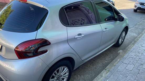 PEUGEOT-208-2018