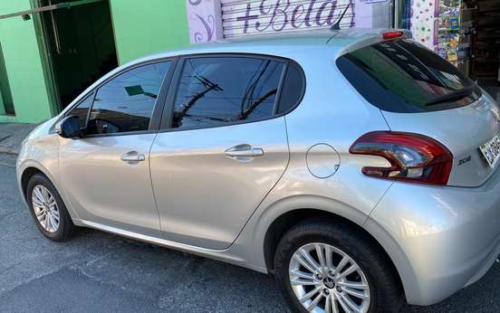 PEUGEOT-208-2018