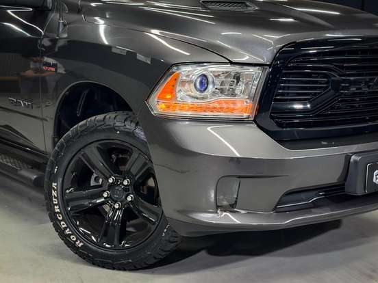 RAM-CLASSIC-5.7 V8 GASOLINA LARAMIE NIGHT EDITION CD 4X4 AUTOMÁTICO RAM-CLASSIC-2022