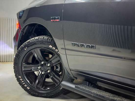 RAM-CLASSIC-5.7 V8 GASOLINA LARAMIE NIGHT EDITION CD 4X4 AUTOMÁTICO RAM-CLASSIC-2022