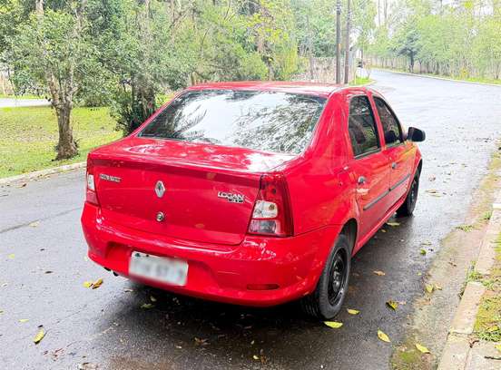 RENAULT-LOGAN-2010
