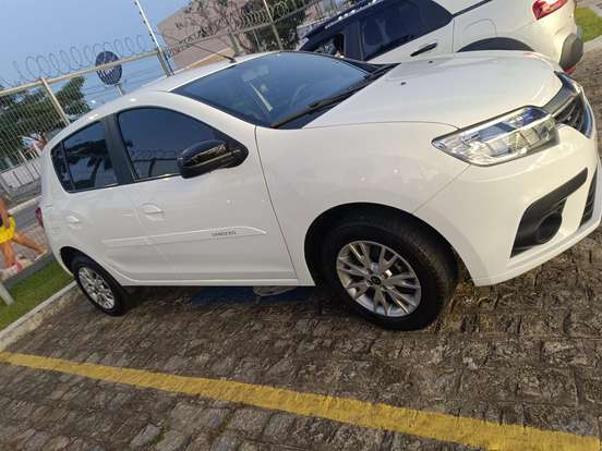RENAULT-SANDERO-2020