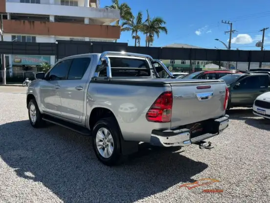 TOYOTA-HILUX-2.7 SRV 4X2 CD 16V FLEX 4P AUTOMÁTICO TOYOTA-HILUX-2016