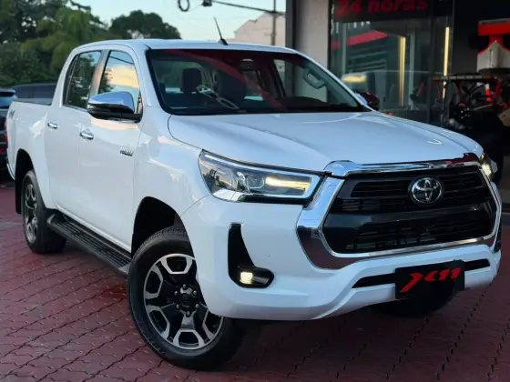 TOYOTA HILUX 2.8 D-4D TURBO DIESEL CD SRX 4X4 AUTOMÁTICO