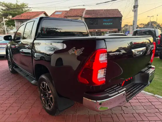 TOYOTA-HILUX-2025