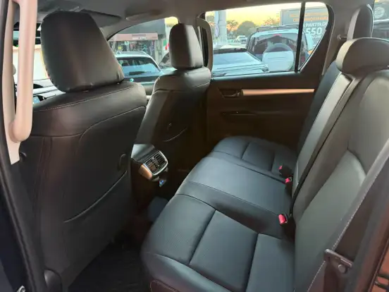 TOYOTA-HILUX-2025
