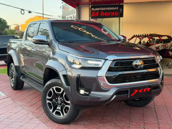 TOYOTA HILUX 2.8 D-4D TURBO DIESEL CD SRX PLUS 4X4 AUTOMÁTICO