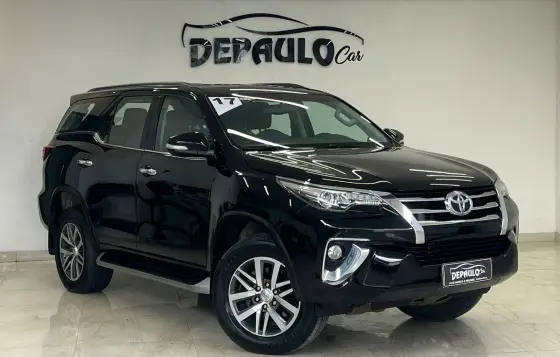 TOYOTA HILUX SW4 2.8 SRX 4X4 7 LUGARES 16V TURBO INTERCOOLER DIESEL 4P AUTOMÁTICO TOYOTA HILUX SW4 2.8 SRX 4X4 7 LUGARES 16V TURBO INTERCOOLER DIESEL 4P AUTOMÁTICO
