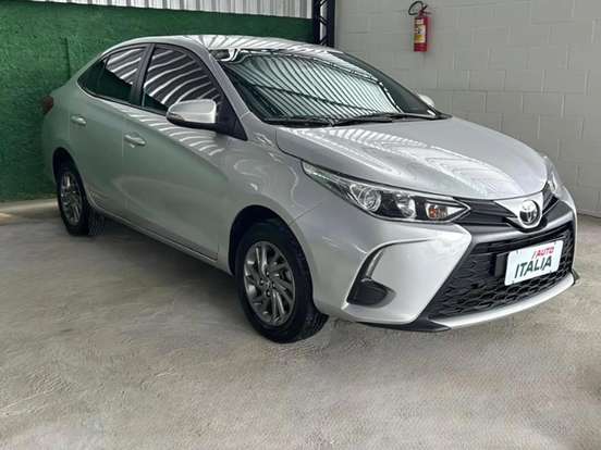 TOYOTA-YARIS-2022