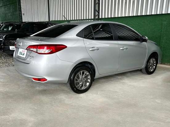 TOYOTA-YARIS-2022