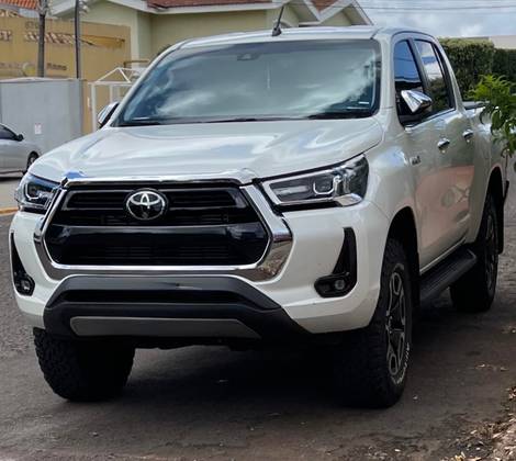 TOYOTA HILUX 2.8 D-4D TURBO DIESEL CD SRX 4X4 AUTOMÁTICO