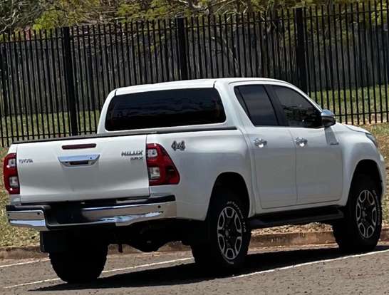 TOYOTA-HILUX-2021