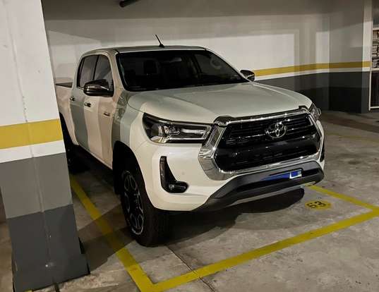 TOYOTA-HILUX-2021