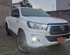 TOYOTA HILUX 2.8 SR 4X4 CD 16V DIESEL 4P AUTOMÁTICO TOYOTA HILUX 2.8 SR 4X4 CD 16V DIESEL 4P AUTOMÁTICO