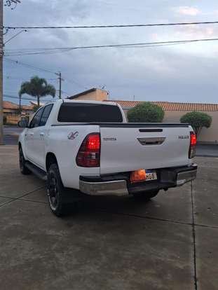 TOYOTA-HILUX-2020