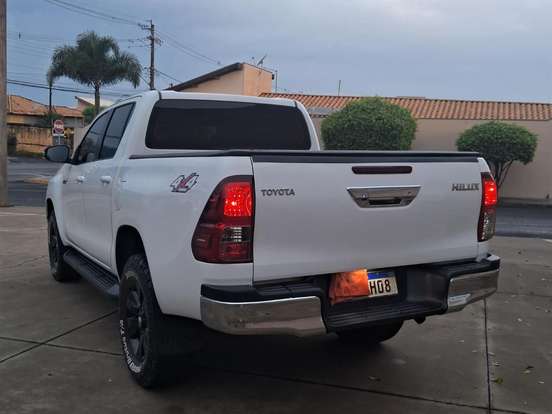 TOYOTA-HILUX-2.8 SR 4X4 CD 16V DIESEL 4P AUTOMÁTICO TOYOTA-HILUX-2020