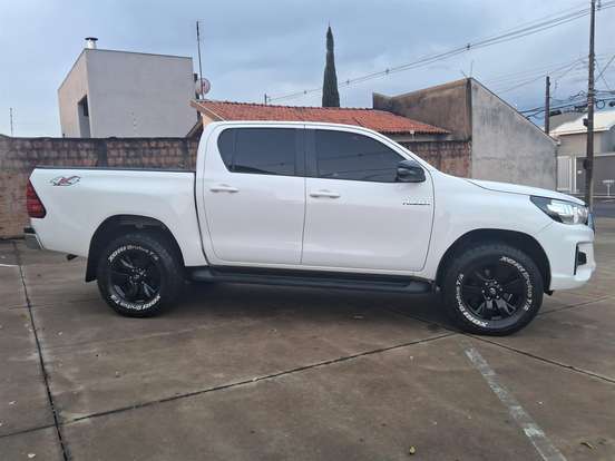TOYOTA-HILUX-2.8 SR 4X4 CD 16V DIESEL 4P AUTOMÁTICO TOYOTA-HILUX-2020