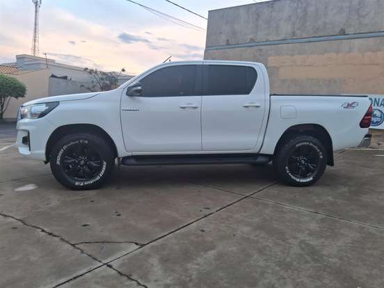 TOYOTA-HILUX-2.8 SR 4X4 CD 16V DIESEL 4P AUTOMÁTICO TOYOTA-HILUX-2020