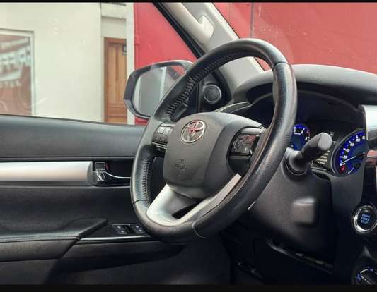 TOYOTA-HILUX-2016