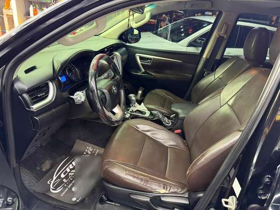TOYOTA-HILUX SW4-2.7 SR 7 LUGARES 4X2 16V FLEX 4P AUTOMÁTICO TOYOTA-HILUX SW4-2017