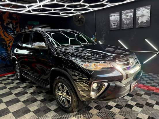 TOYOTA-HILUX SW4-2.7 SR 7 LUGARES 4X2 16V FLEX 4P AUTOMÁTICO TOYOTA-HILUX SW4-2017