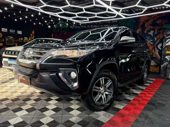 TOYOTA-HILUX SW4-2017