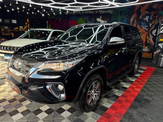 TOYOTA-HILUX SW4-2017