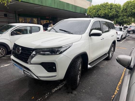 TOYOTA HILUX SW4 2.8 D-4D TURBO DIESEL SRX 7L 4X4 AUTOMÁTICO