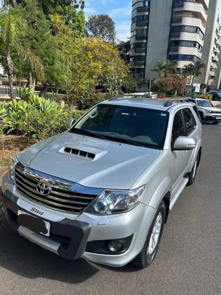 TOYOTA HILUX SW4 3.0 SRV 4X4 7 LUGARES 16V TURBO INTERCOOLER DIESEL 4P AUTOMÁTICO
