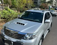 TOYOTA HILUX SW4 3.0 SRV 4X4 7 LUGARES 16V TURBO INTERCOOLER DIESEL 4P AUTOMÁTICO TOYOTA HILUX SW4 3.0 SRV 4X4 7 LUGARES 16V TURBO INTERCOOLER DIESEL 4P AUTOMÁTICO