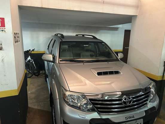 TOYOTA-HILUX SW4-3.0 SRV 4X4 7 LUGARES 16V TURBO INTERCOOLER DIESEL 4P AUTOMÁTICO TOYOTA-HILUX SW4-2013