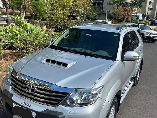 TOYOTA-HILUX SW4-3.0 SRV 4X4 7 LUGARES 16V TURBO INTERCOOLER DIESEL 4P AUTOMÁTICO TOYOTA-HILUX SW4-2013