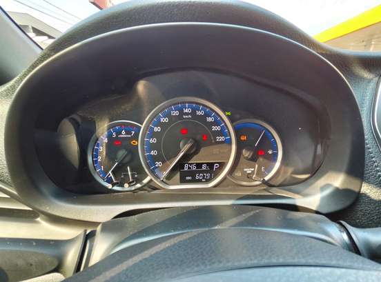 TOYOTA-YARIS-2024
