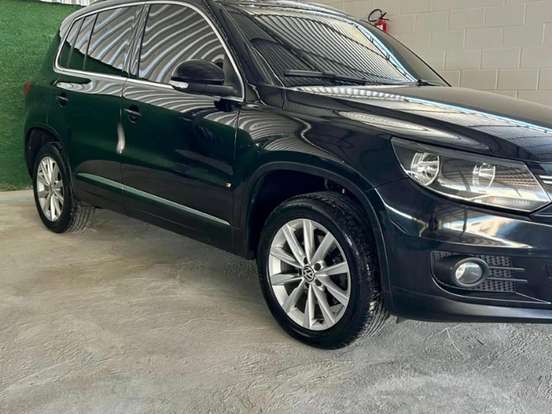 VOLKSWAGEN-TIGUAN-2011