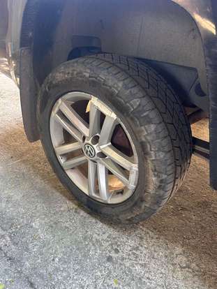 VOLKSWAGEN-AMAROK-2014