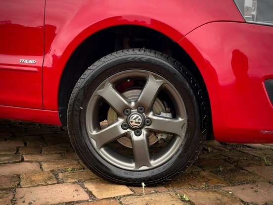 VOLKSWAGEN-FOX-2014