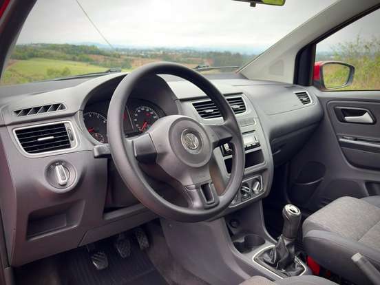 VOLKSWAGEN-FOX-2014
