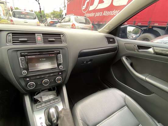VOLKSWAGEN-JETTA-2014