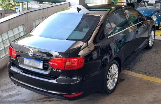 VOLKSWAGEN-JETTA-2013