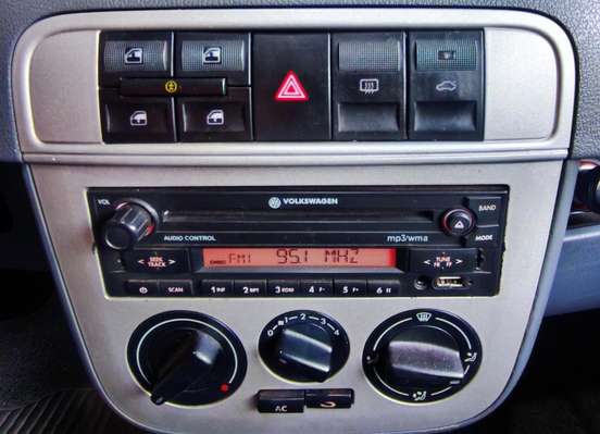 VOLKSWAGEN-PARATI-2010