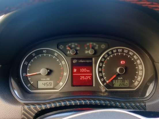 VOLKSWAGEN-POLO-2011