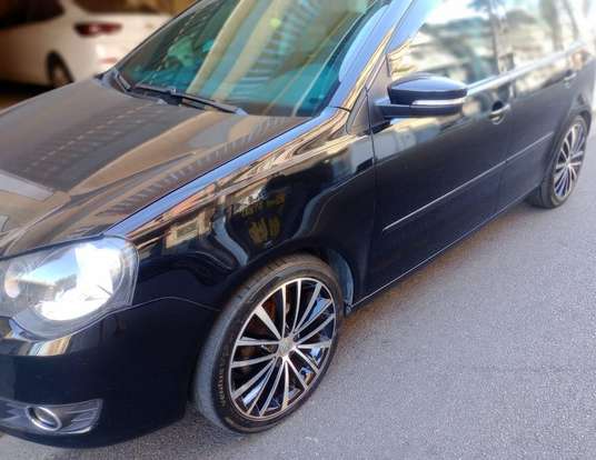 VOLKSWAGEN-POLO-2011