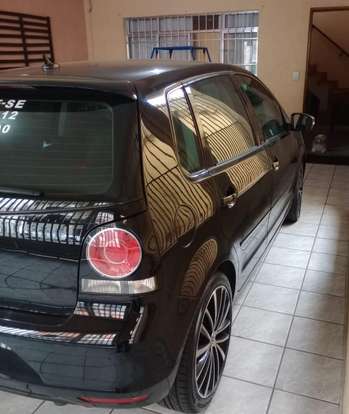 VOLKSWAGEN-POLO-2011