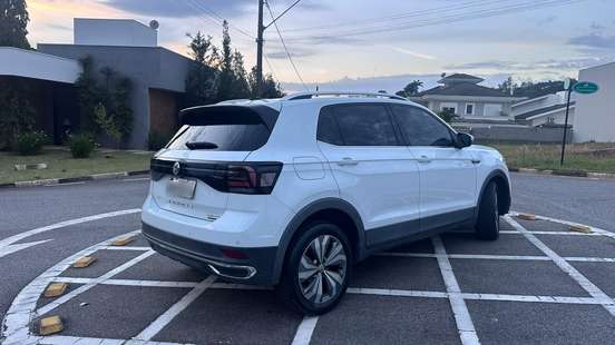 VOLKSWAGEN-T-CROSS-2019