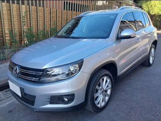 VOLKSWAGEN-TIGUAN-2011