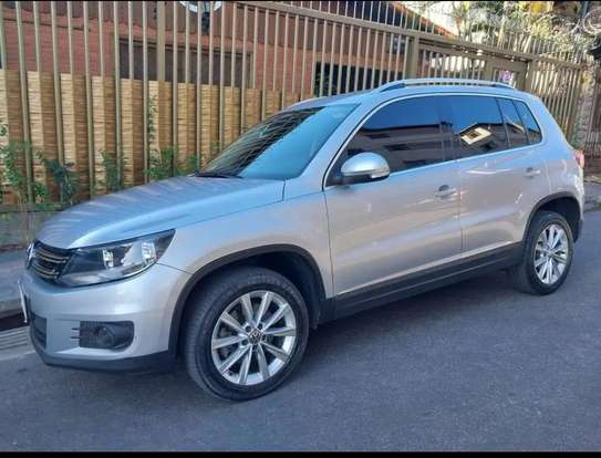 VOLKSWAGEN-TIGUAN-2011